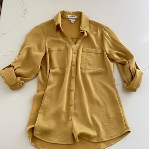 Express size Small mustard blouse